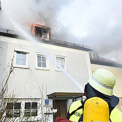 Berg am Laim: Dachstuhlbrand